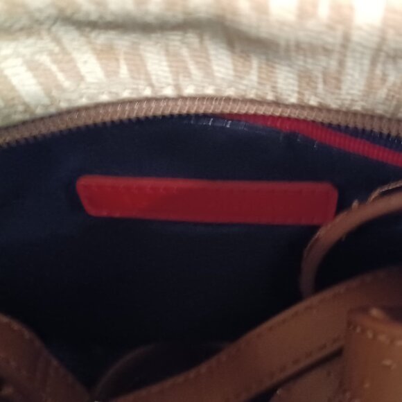 TOMMY HILFIGER DESIGNER PURSE - Picture 1 of 3